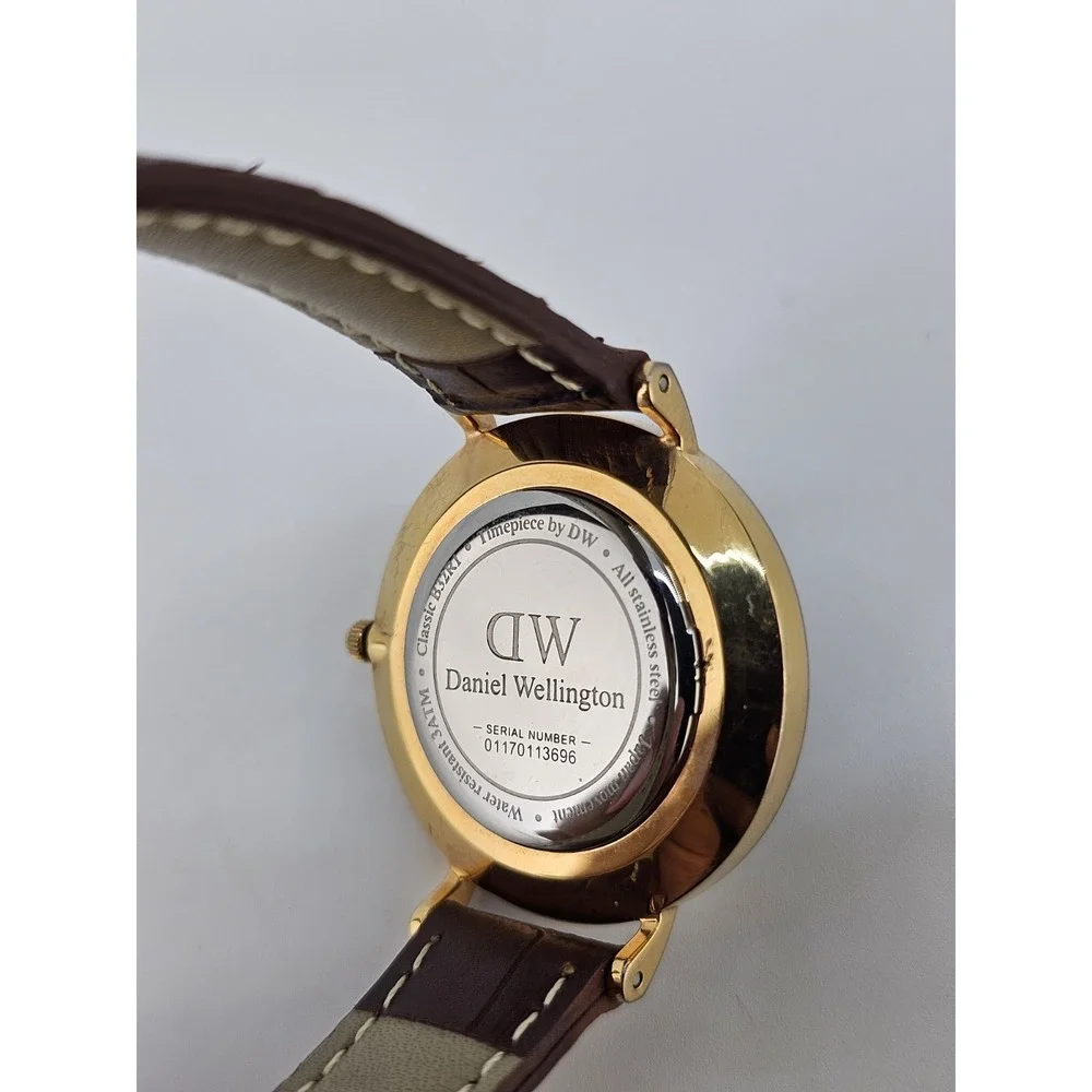Daniel Wellington Women's Watch 32MM Black Dial NEW Leather Bands NEW Battery